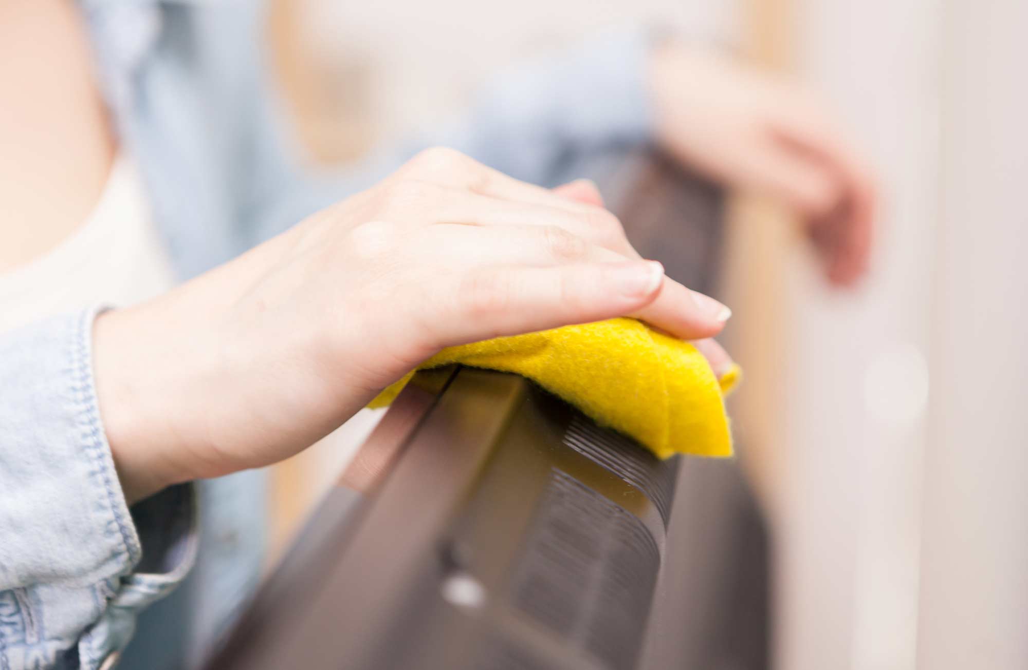 Odour elimination spray application